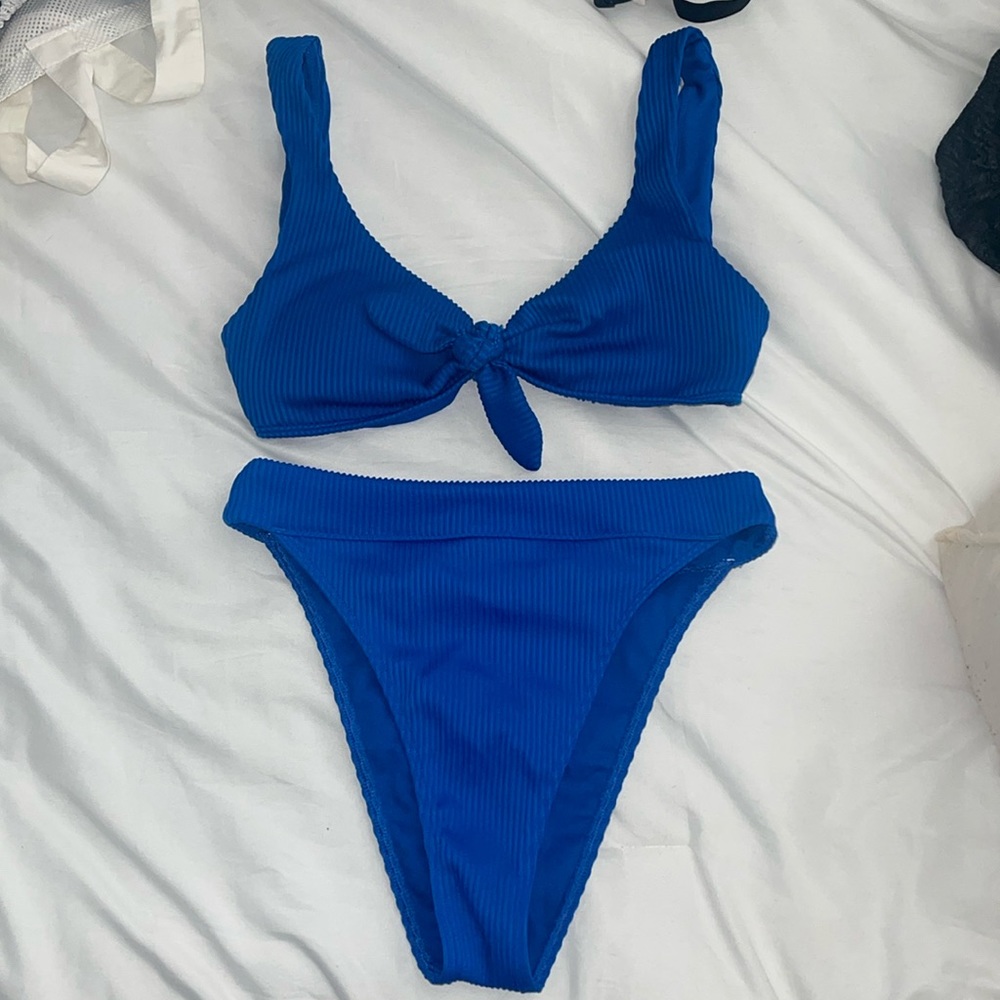 HOLLISTER small high waisted cheeky bathing suit